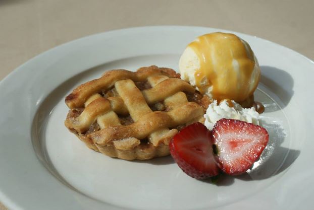 lorenzos-restaurant-staten-island-nyc-apple-brunch-dessert