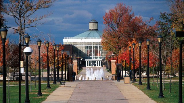 College of Staten Island, main walkway, lamp posts, fountain